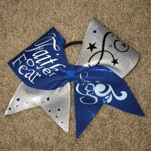 Cheerleading bow
